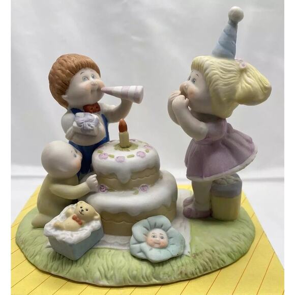 Vintage Cabbage Patch Kids Fine Porcelain Birthday Party Hats Cake Presents - Picture 1 of 7